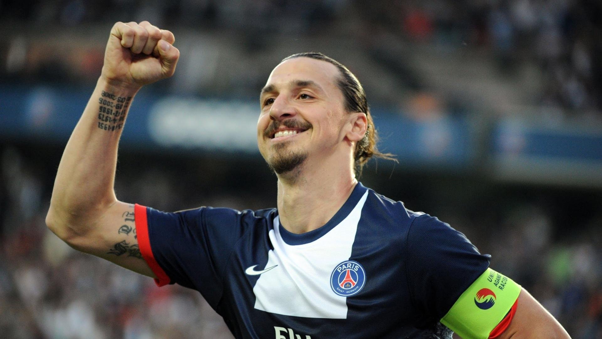 开云网址-冠军球队巡游庆祝,球迷街头欢腾画面感人,球队夺冠怎么发朋友圈