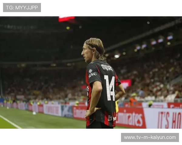 AC米兰莱奥抢点补射命中